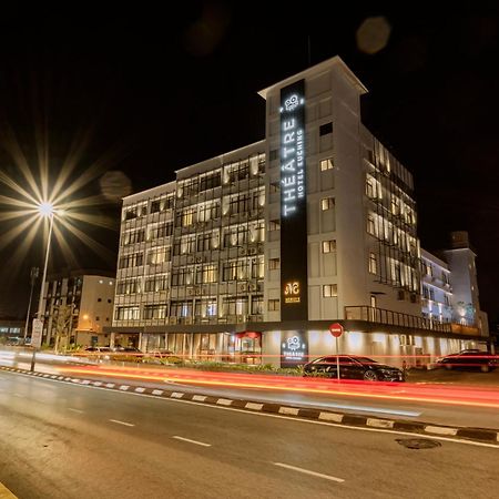 Theatre Hotel Кучінг Екстер'єр фото