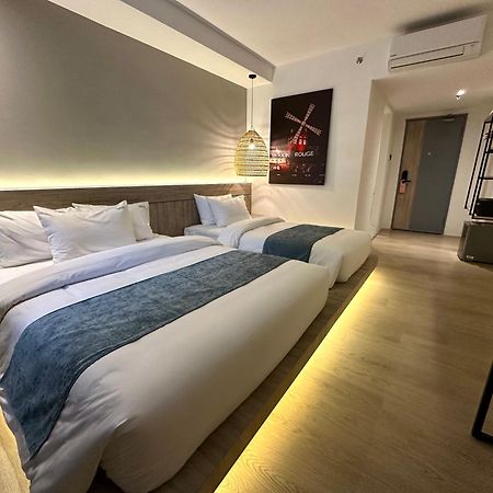 Theatre Hotel Кучінг Екстер'єр фото