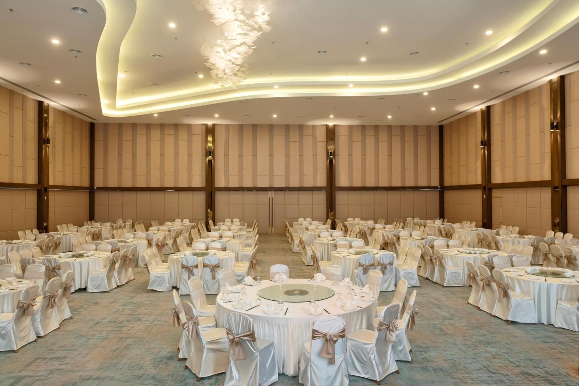 Theatre Hotel Кучінг Екстер'єр фото