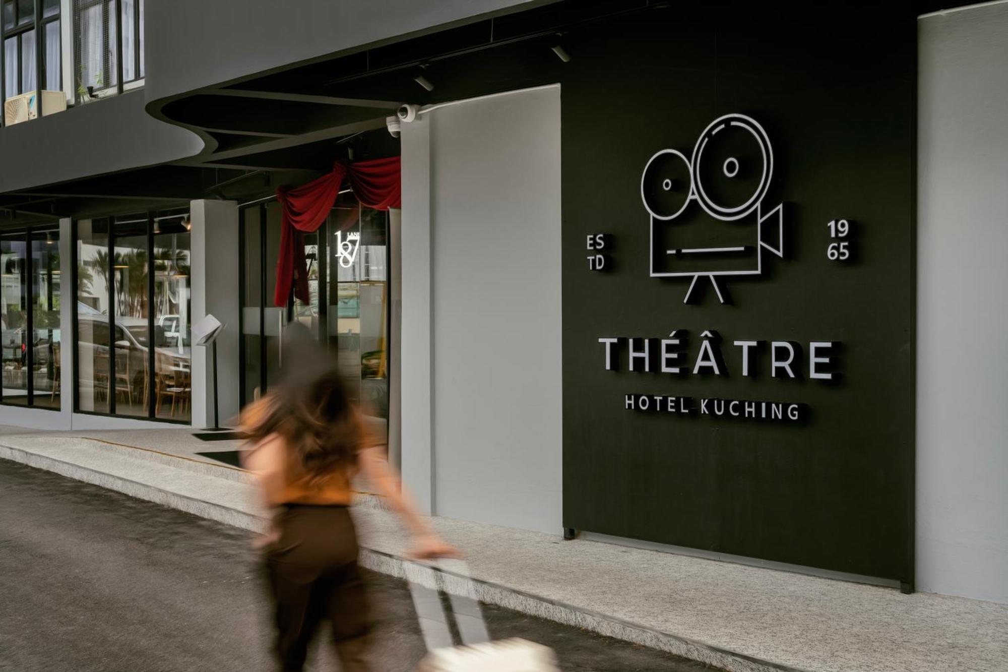 Theatre Hotel Кучінг Екстер'єр фото