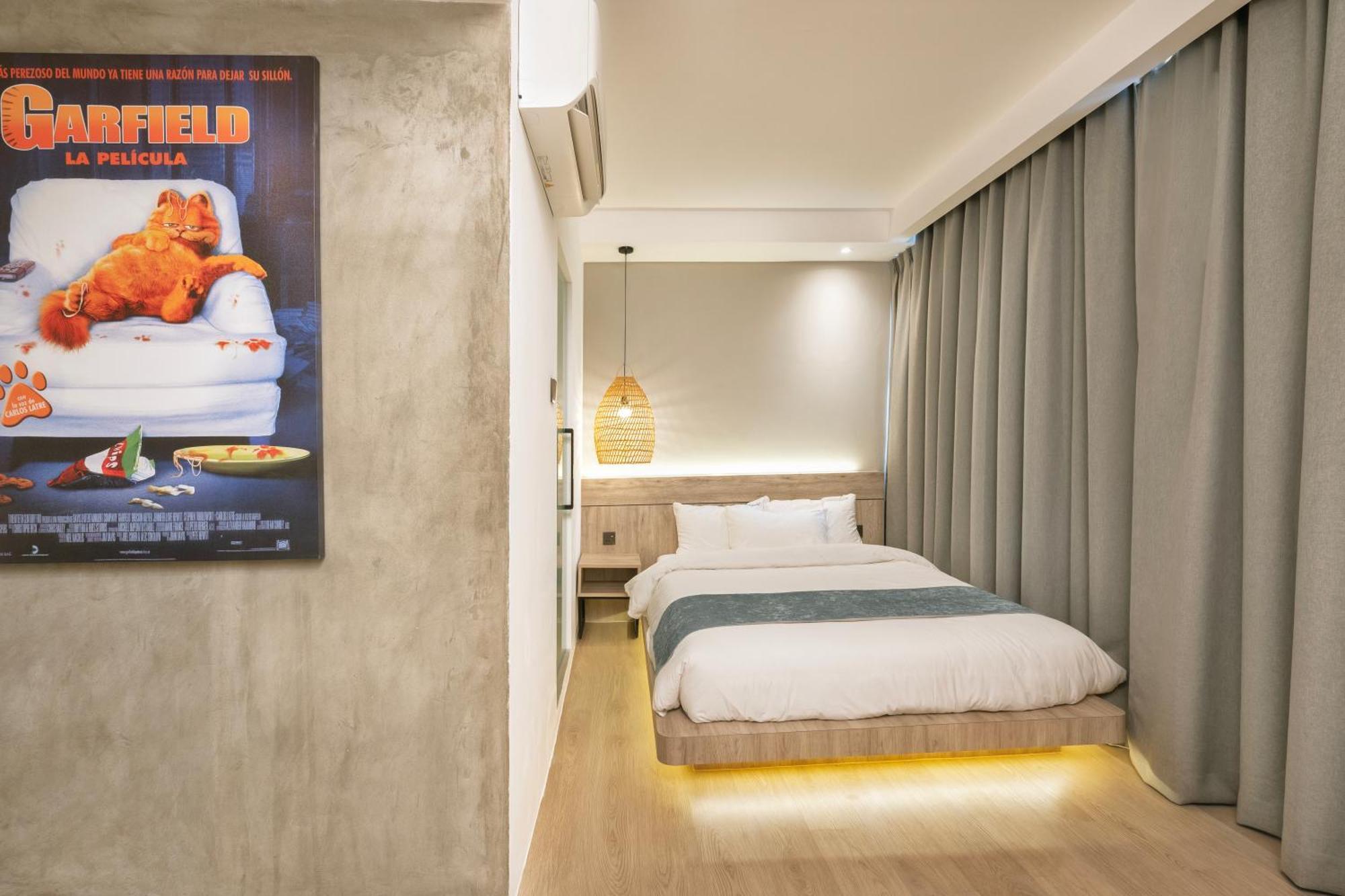 Theatre Hotel Кучінг Екстер'єр фото