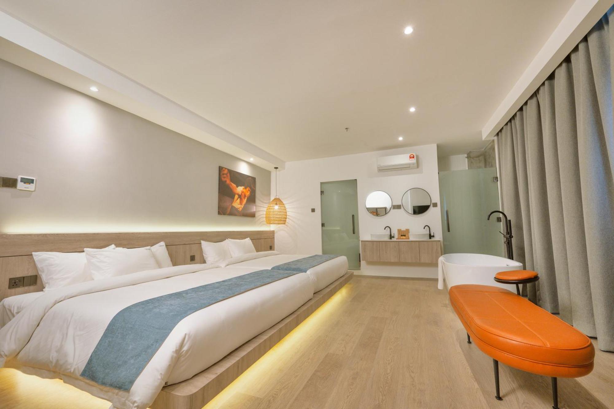Theatre Hotel Кучінг Екстер'єр фото