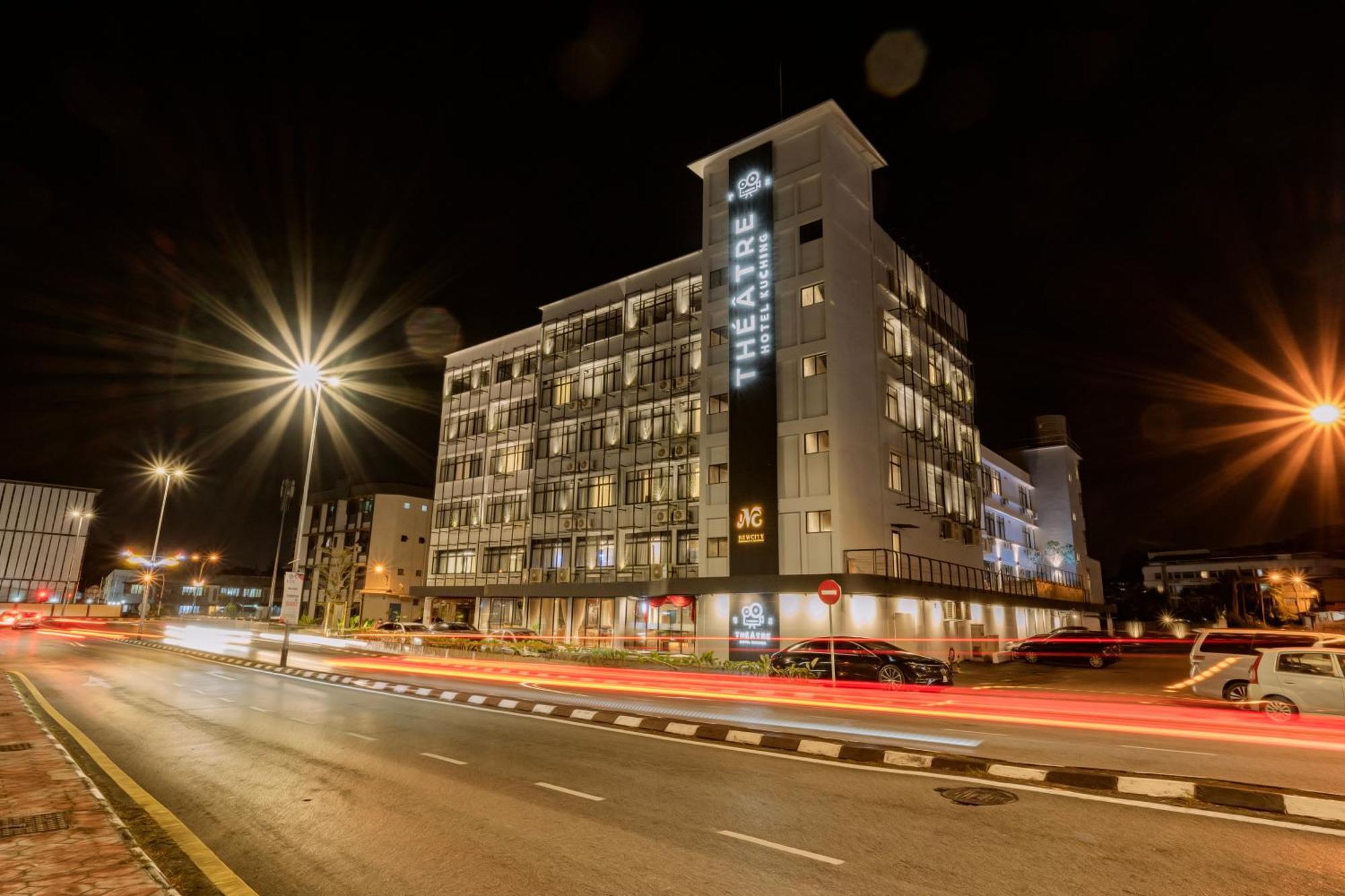 Theatre Hotel Кучінг Екстер'єр фото