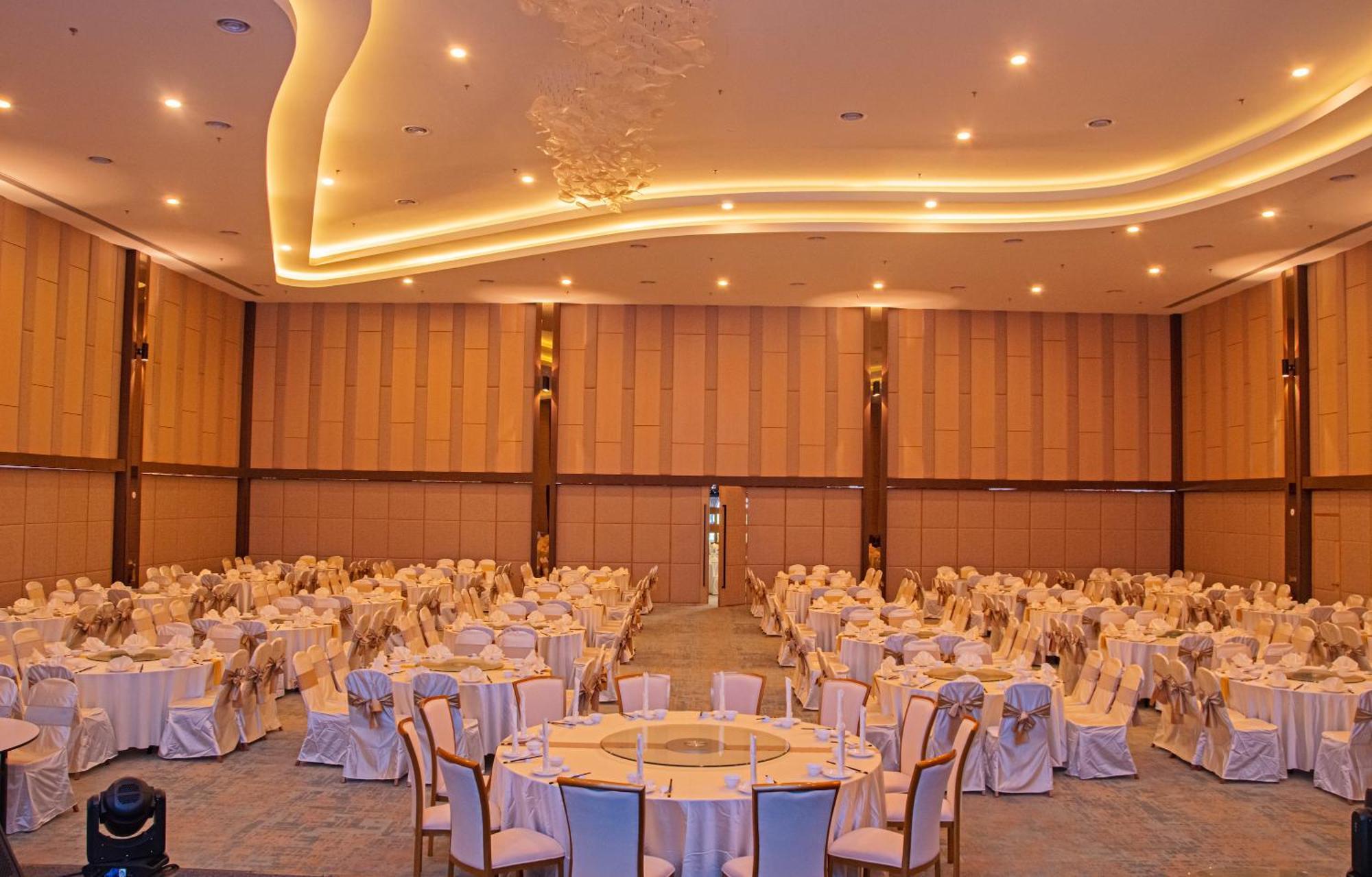 Theatre Hotel Кучінг Екстер'єр фото