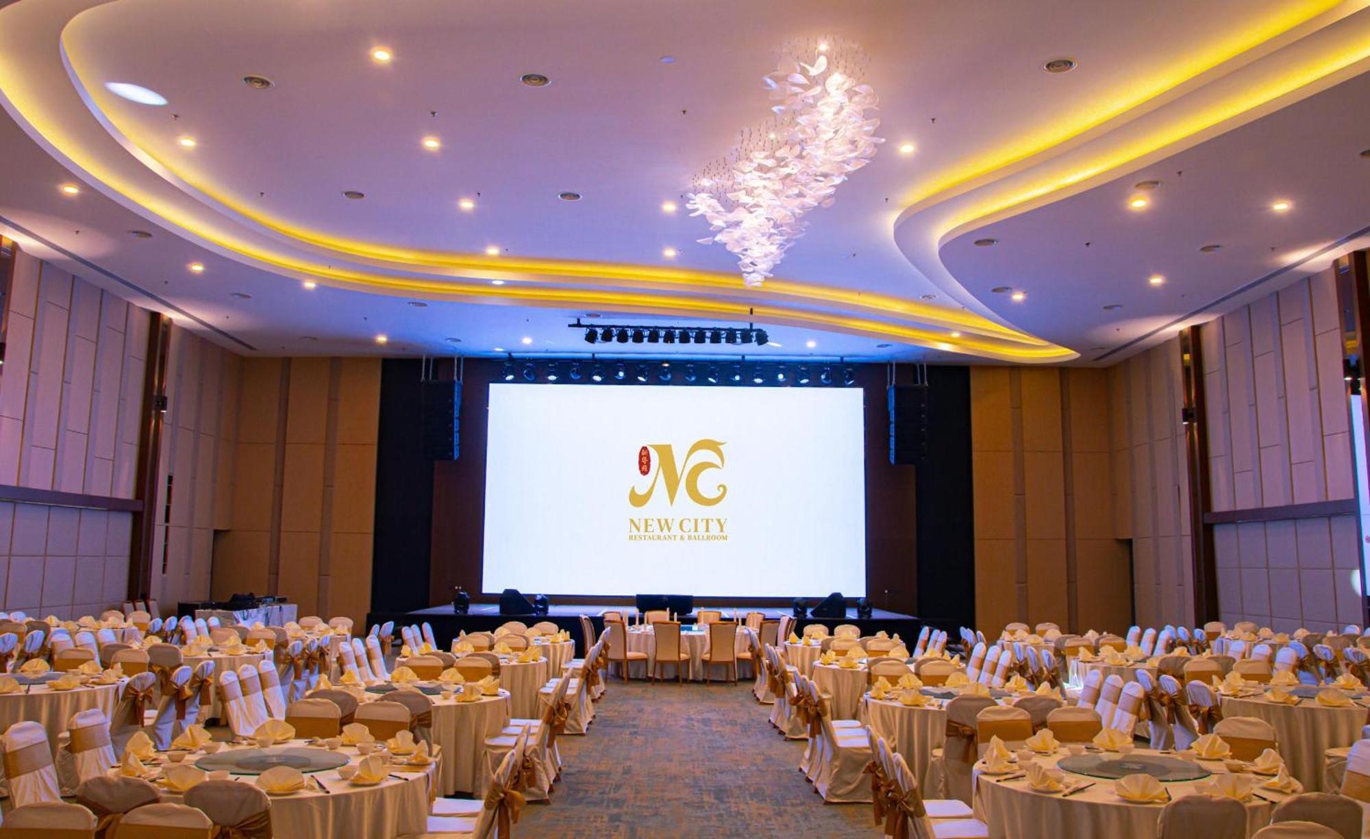 Theatre Hotel Кучінг Екстер'єр фото