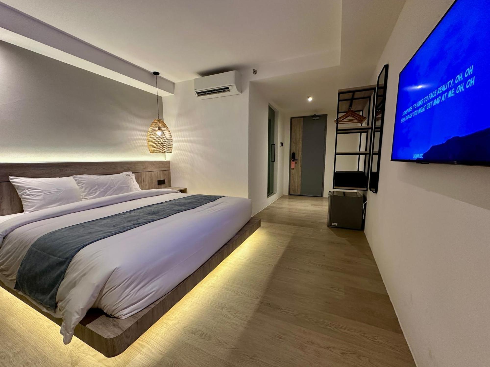 Theatre Hotel Кучінг Екстер'єр фото